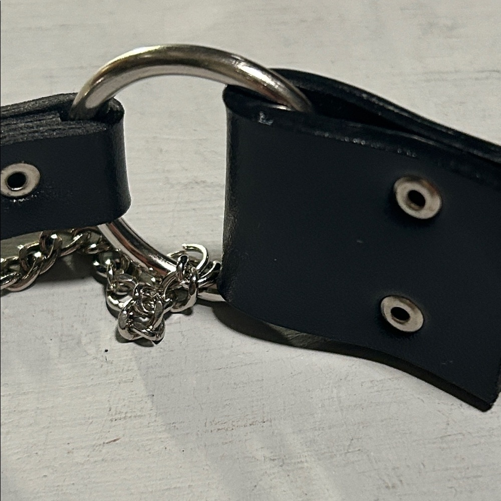 Black Leather & Polished Chrome Bondage Style Women’s Belt, Size Small - Picture 5 of 7